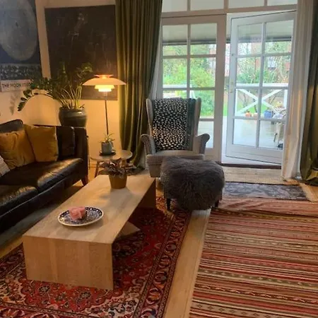 Smukt, Sjaelfuldt Og Charmerende Hus Midt I Odense. Villa *
